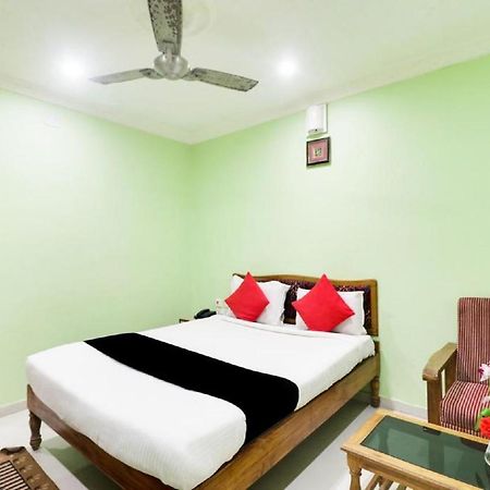Hotel Sambit International, Near Sea Beach Purî Extérieur photo