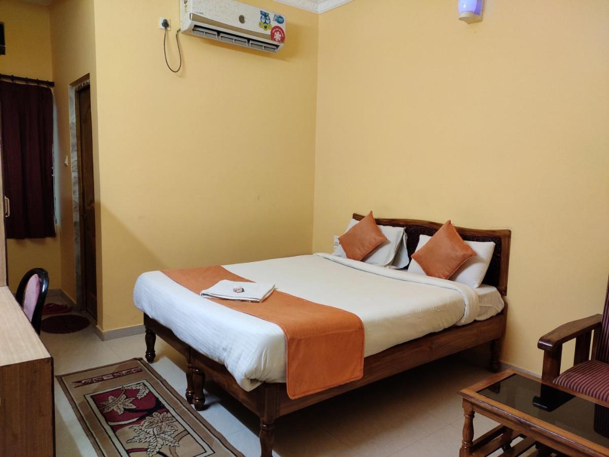Hotel Sambit International, Near Sea Beach Purî Extérieur photo