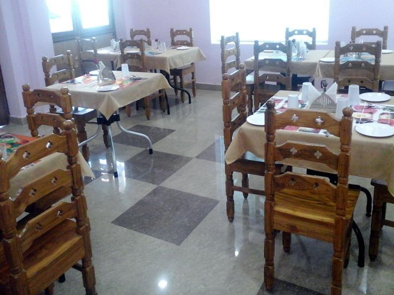 Hotel Sambit International, Near Sea Beach Purî Extérieur photo